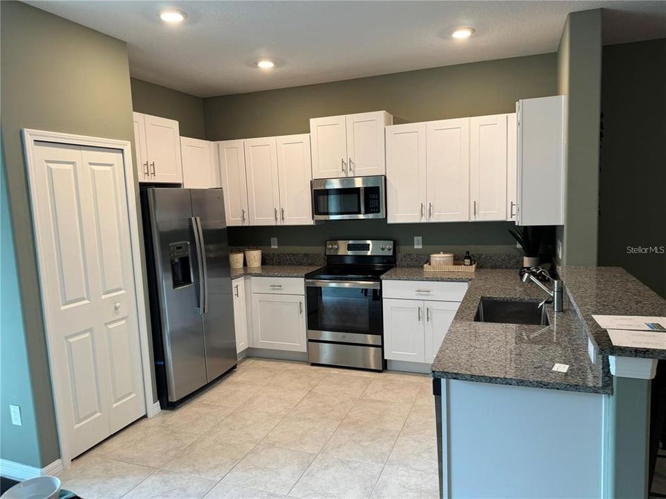 For Rent: $2,150 (3 beds, 2 baths, 1634 Square Feet)