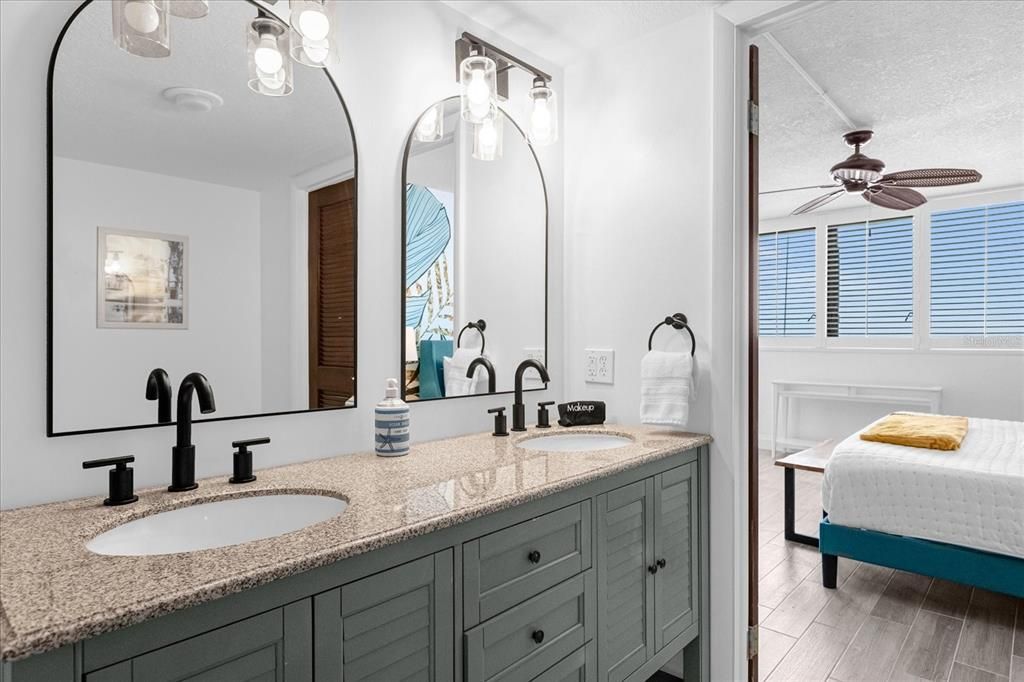 Active With Contract: $410,000 (2 beds, 2 baths, 1347 Square Feet)