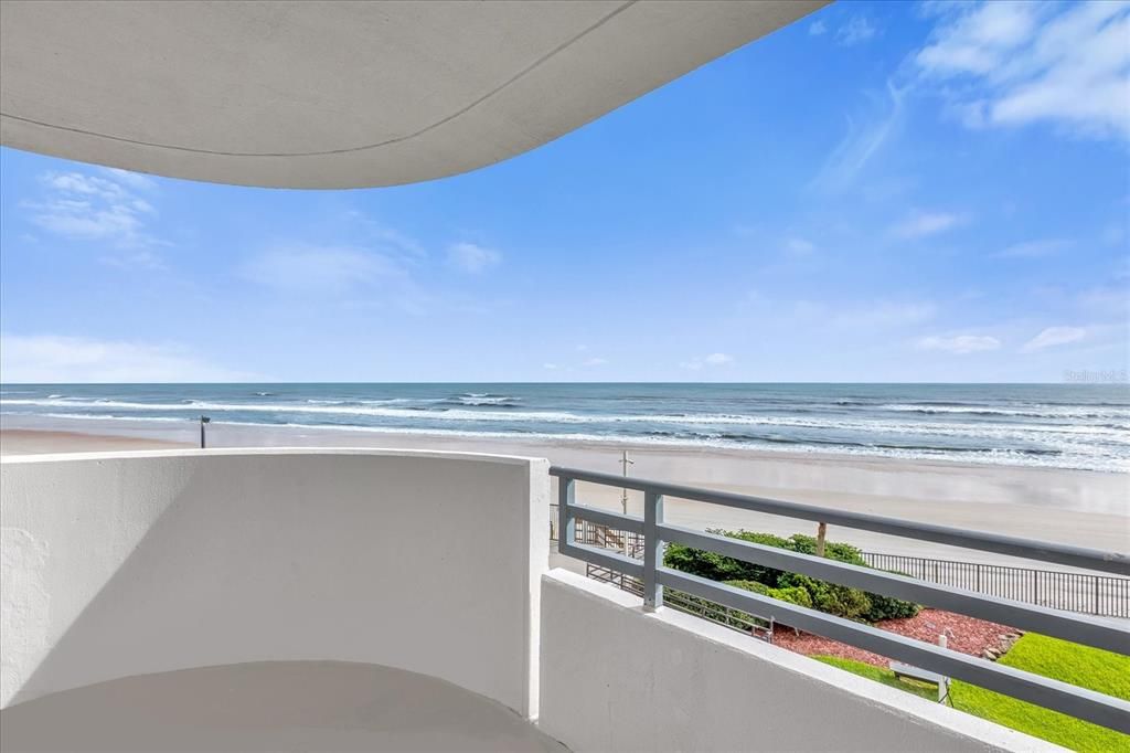 Active With Contract: $410,000 (2 beds, 2 baths, 1347 Square Feet)