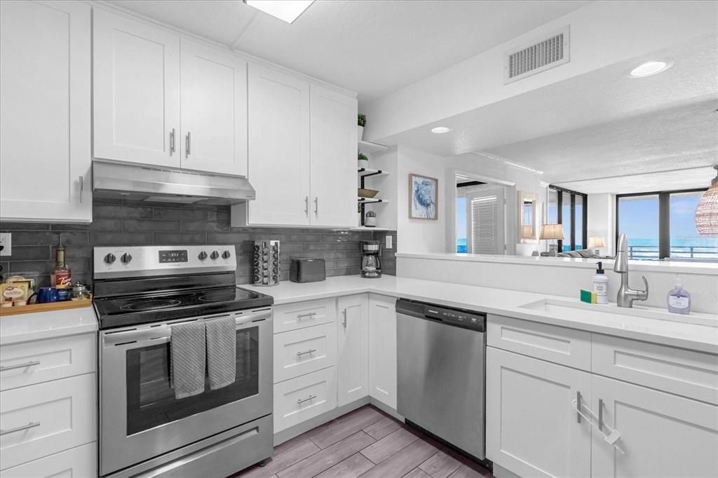 Active With Contract: $410,000 (2 beds, 2 baths, 1347 Square Feet)