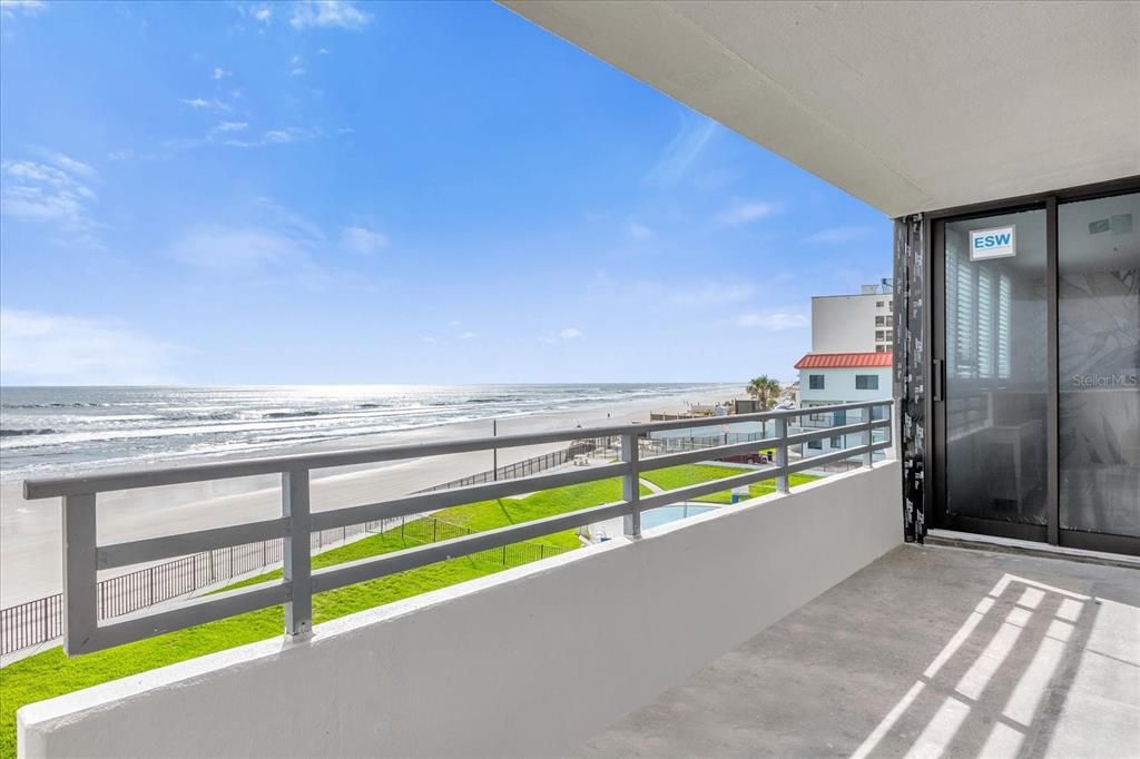 Active With Contract: $410,000 (2 beds, 2 baths, 1347 Square Feet)
