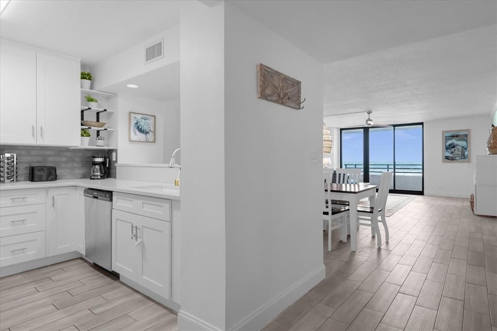 Active With Contract: $410,000 (2 beds, 2 baths, 1347 Square Feet)