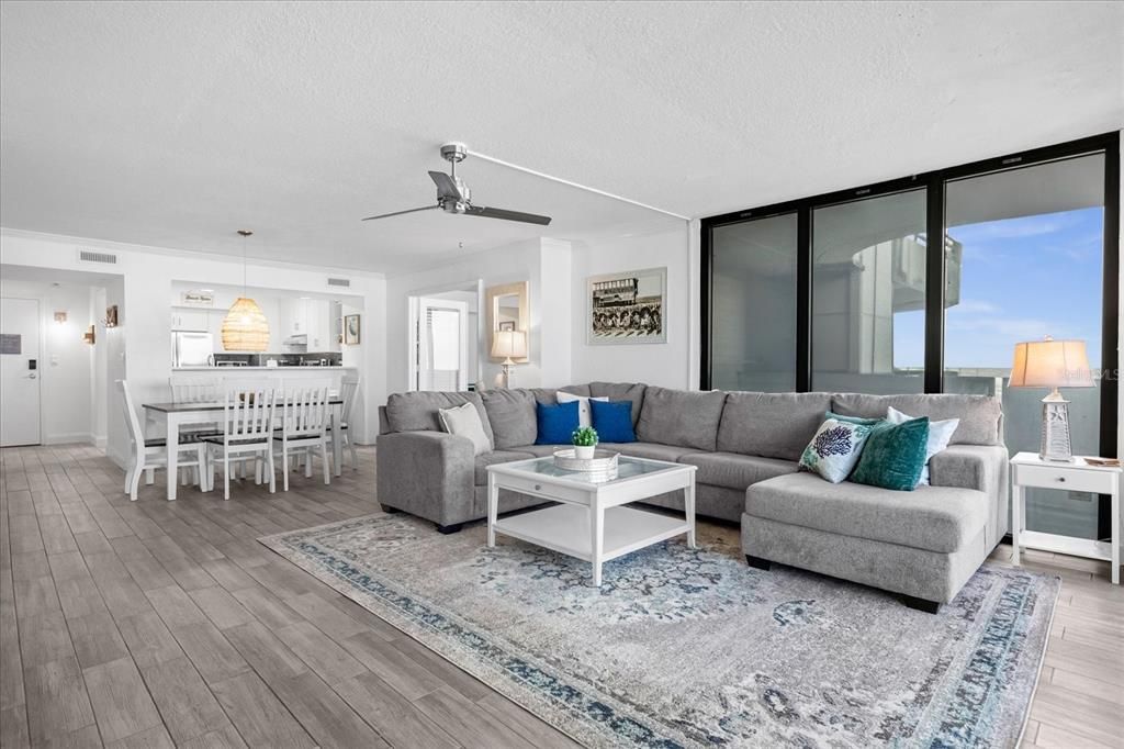 Active With Contract: $410,000 (2 beds, 2 baths, 1347 Square Feet)
