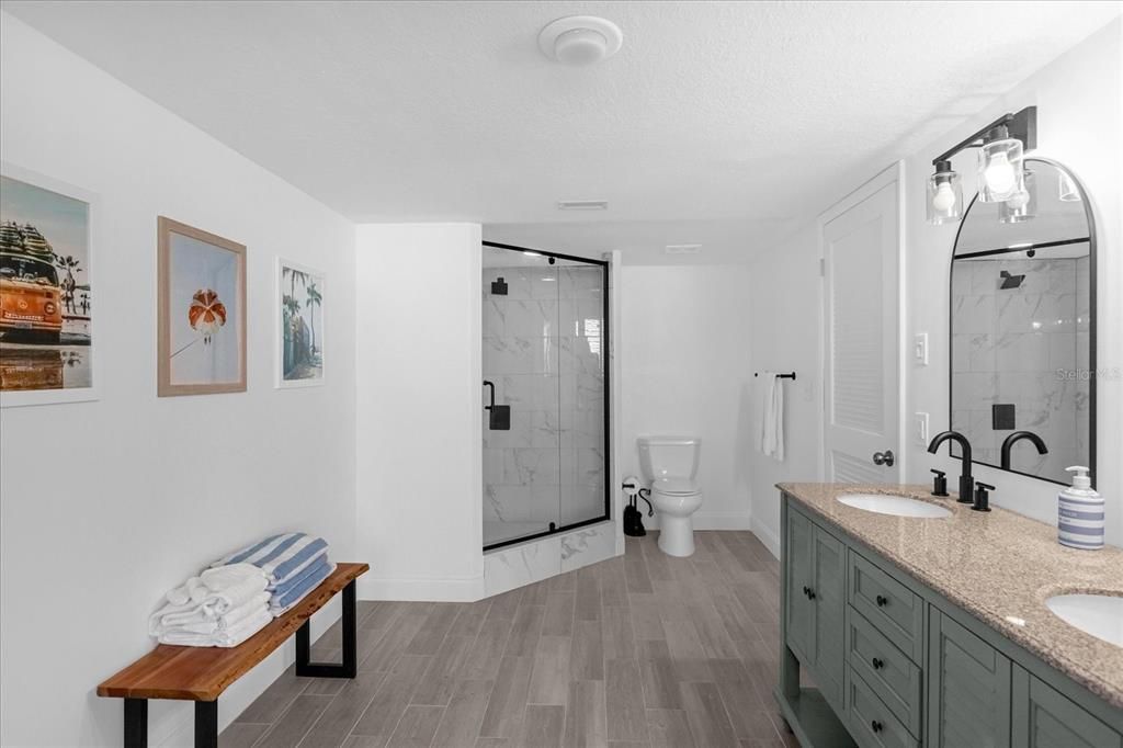 Active With Contract: $410,000 (2 beds, 2 baths, 1347 Square Feet)