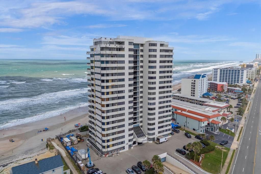 Active With Contract: $410,000 (2 beds, 2 baths, 1347 Square Feet)
