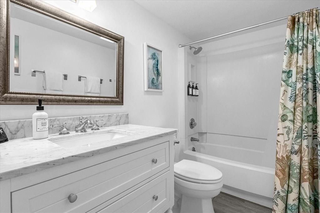 Active With Contract: $410,000 (2 beds, 2 baths, 1347 Square Feet)