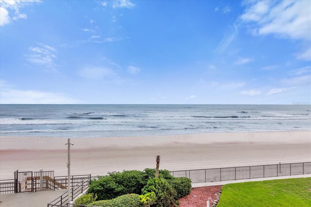 Active With Contract: $410,000 (2 beds, 2 baths, 1347 Square Feet)