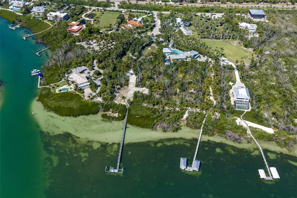 待售: $9,850,000 (2.43 acres)
