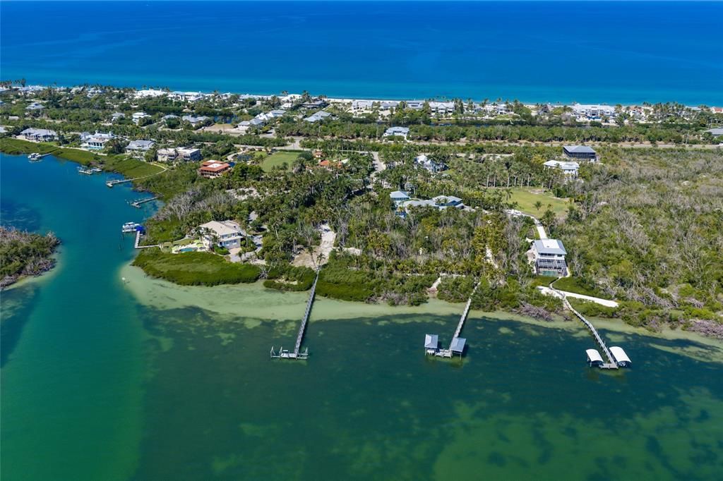 待售: $9,850,000 (2.43 acres)