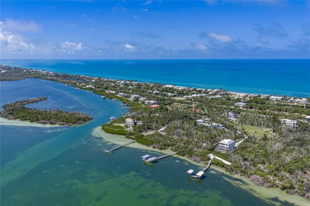 待售: $9,850,000 (2.43 acres)