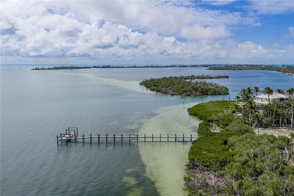 待售: $9,850,000 (2.43 acres)