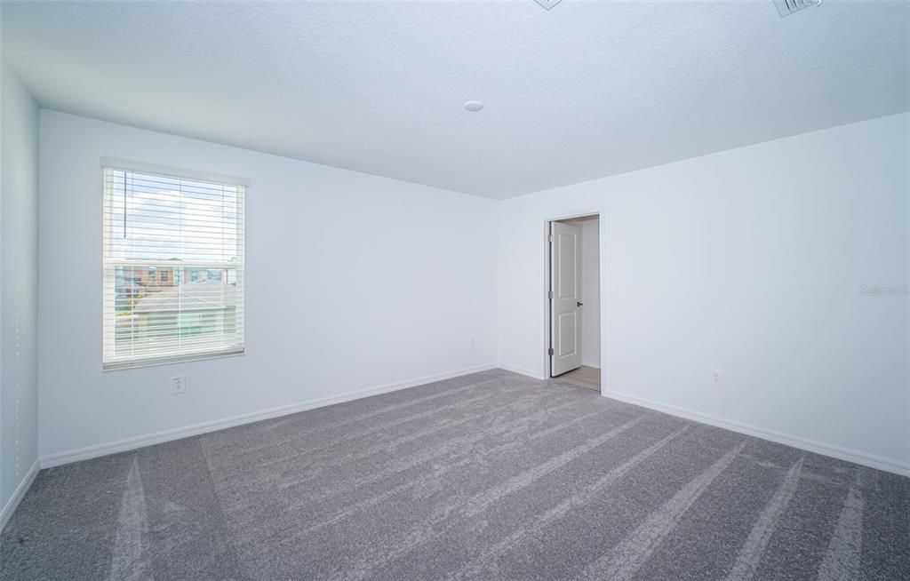 For Rent: $2,650 (4 beds, 2 baths, 1870 Square Feet)