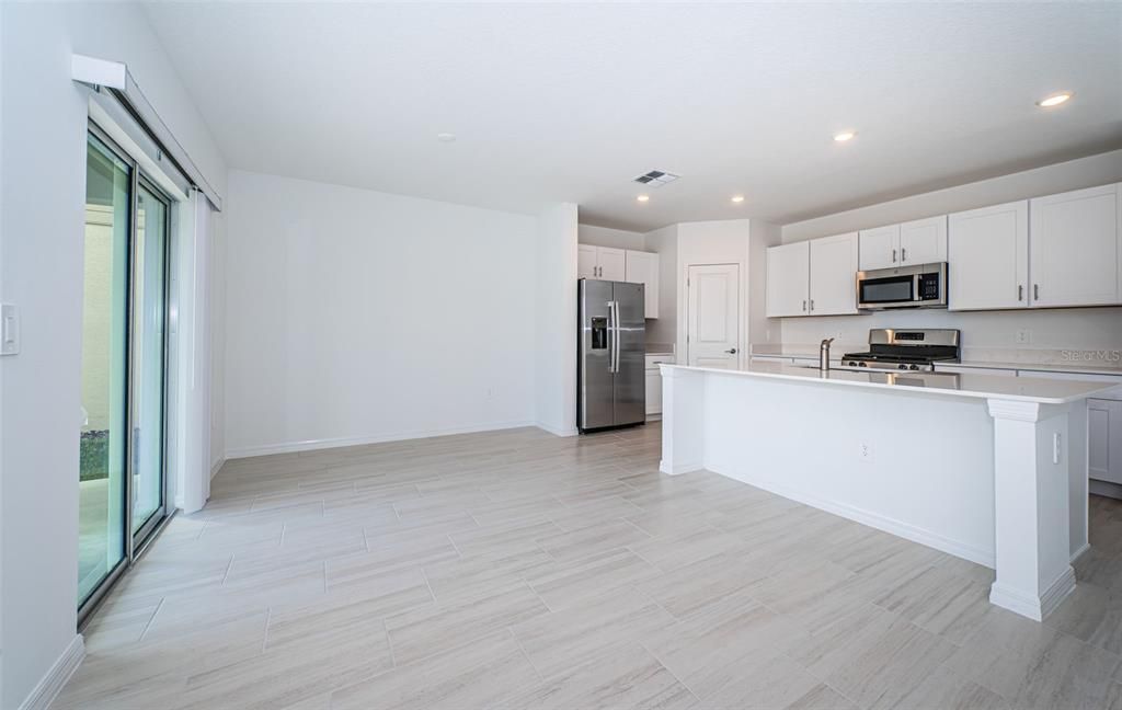 For Rent: $2,650 (4 beds, 2 baths, 1870 Square Feet)