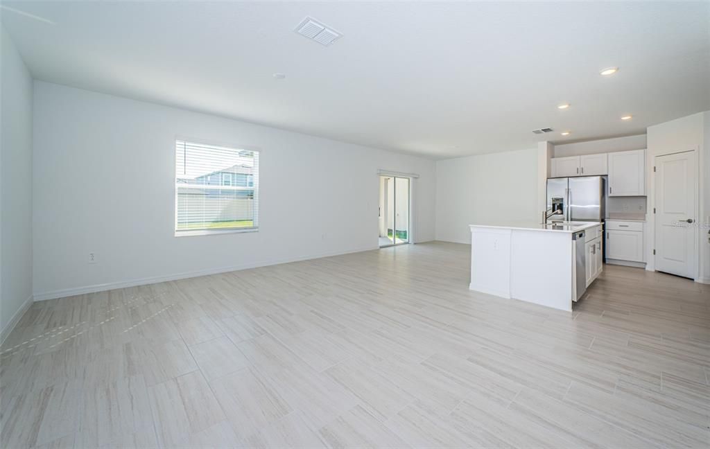 For Rent: $2,650 (4 beds, 2 baths, 1870 Square Feet)
