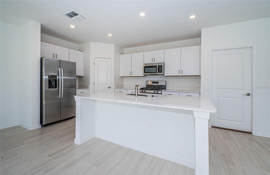 For Rent: $2,650 (4 beds, 2 baths, 1870 Square Feet)
