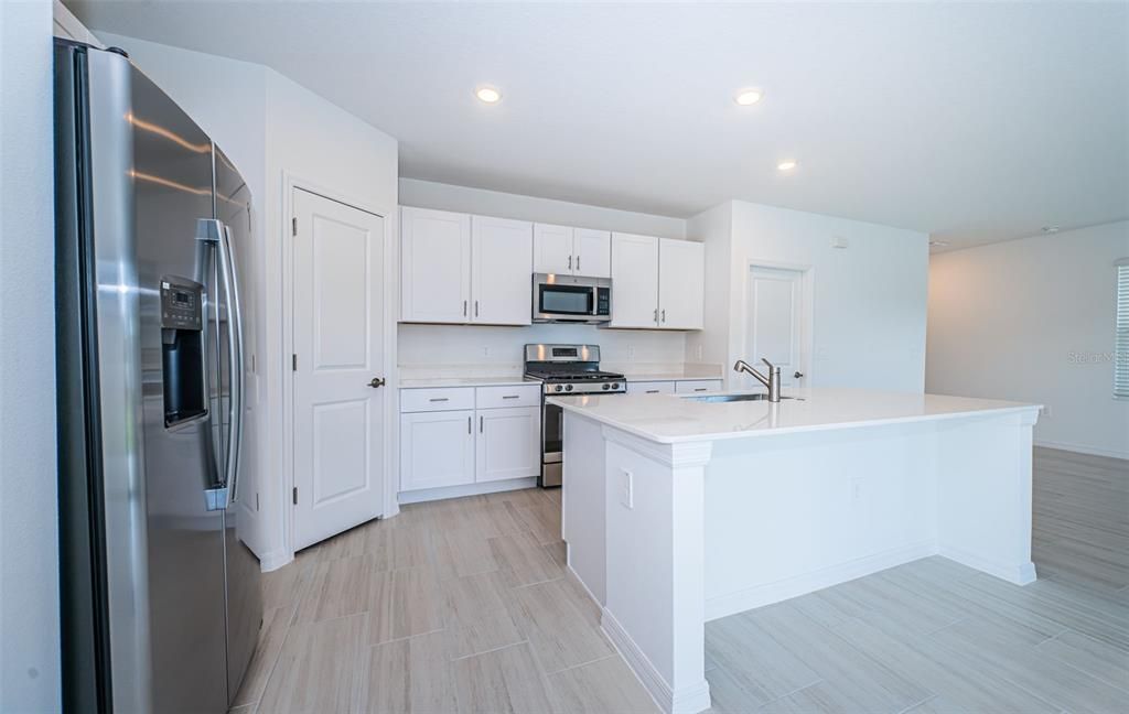 For Rent: $2,650 (4 beds, 2 baths, 1870 Square Feet)