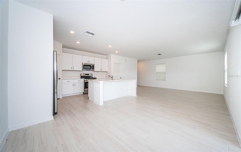 For Rent: $2,650 (4 beds, 2 baths, 1870 Square Feet)