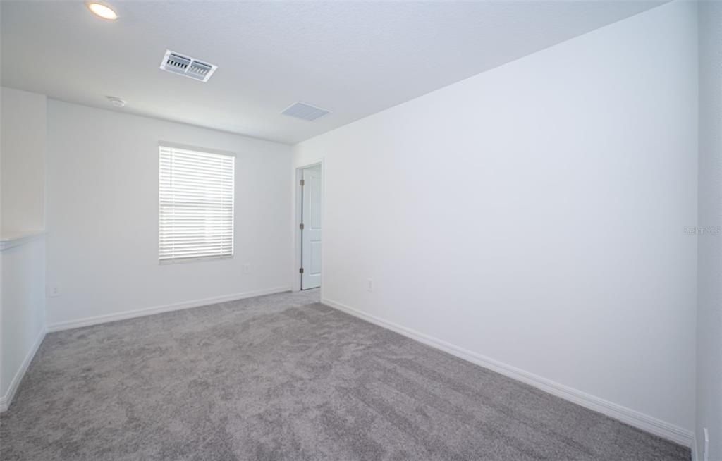 For Rent: $2,650 (4 beds, 2 baths, 1870 Square Feet)