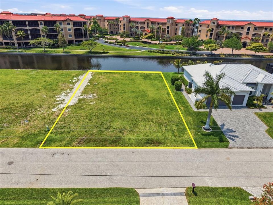 На продажу: $294,000 (0.22 acres)