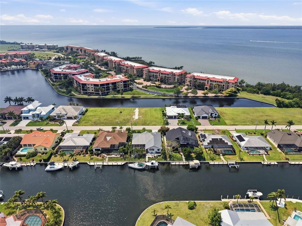 На продажу: $294,000 (0.22 acres)