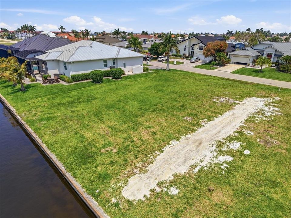 На продажу: $294,000 (0.22 acres)