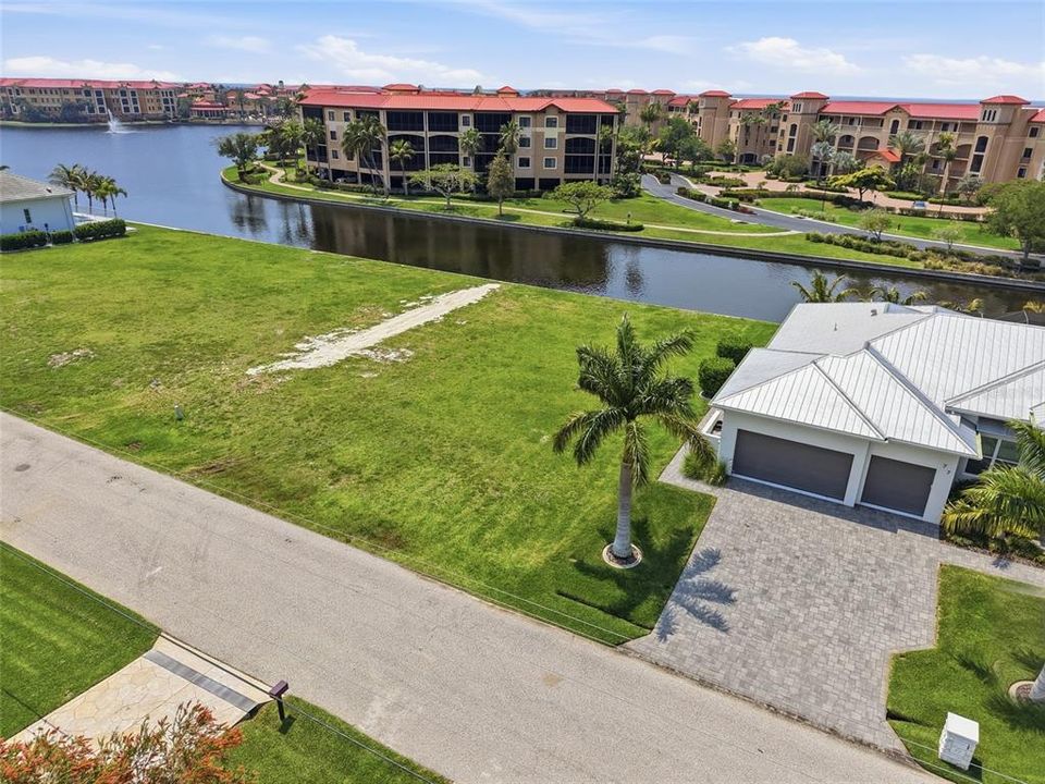 На продажу: $294,000 (0.22 acres)