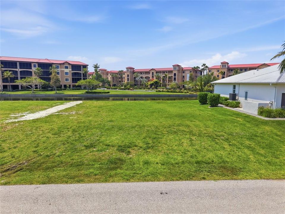 На продажу: $294,000 (0.22 acres)