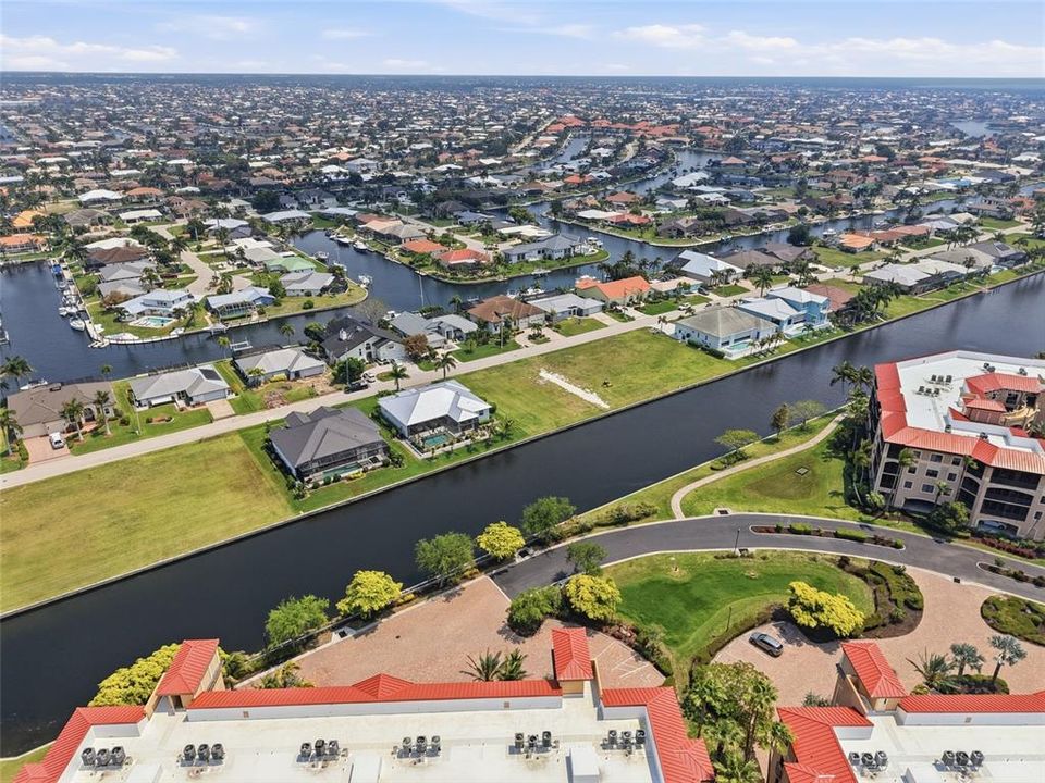 На продажу: $294,000 (0.22 acres)