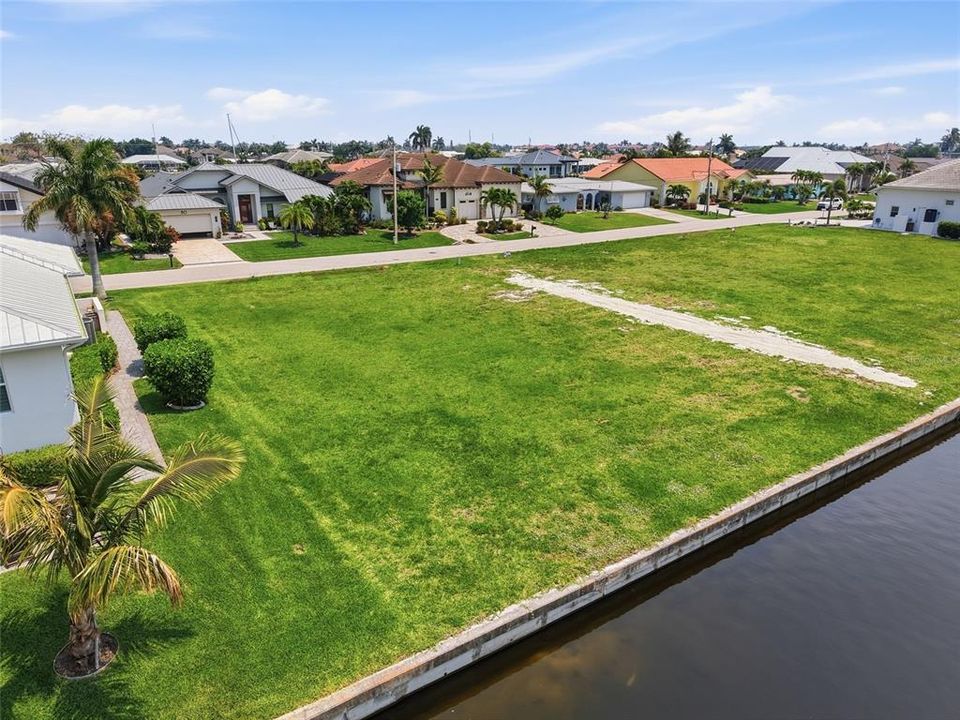 На продажу: $294,000 (0.22 acres)