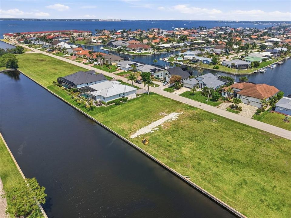На продажу: $294,000 (0.22 acres)