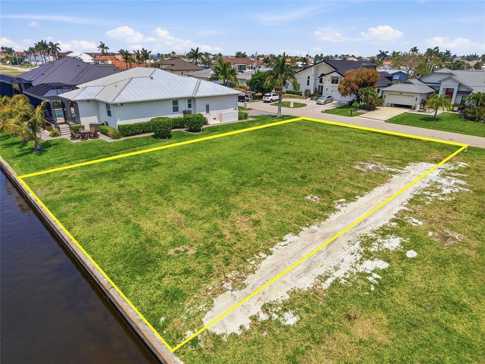 На продажу: $294,000 (0.22 acres)