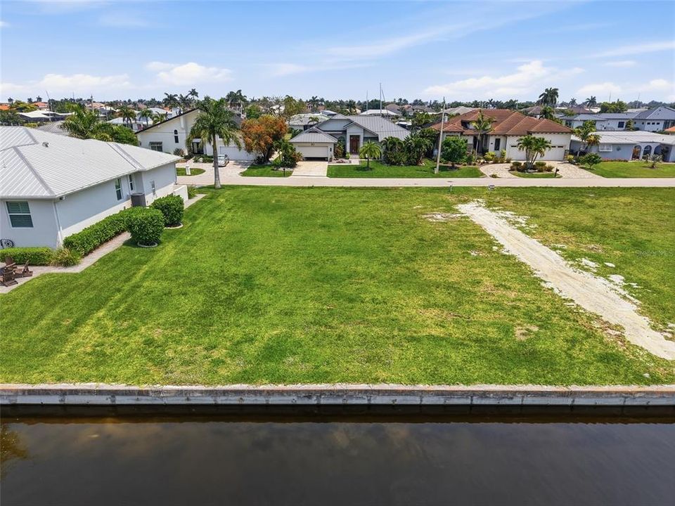 На продажу: $294,000 (0.22 acres)