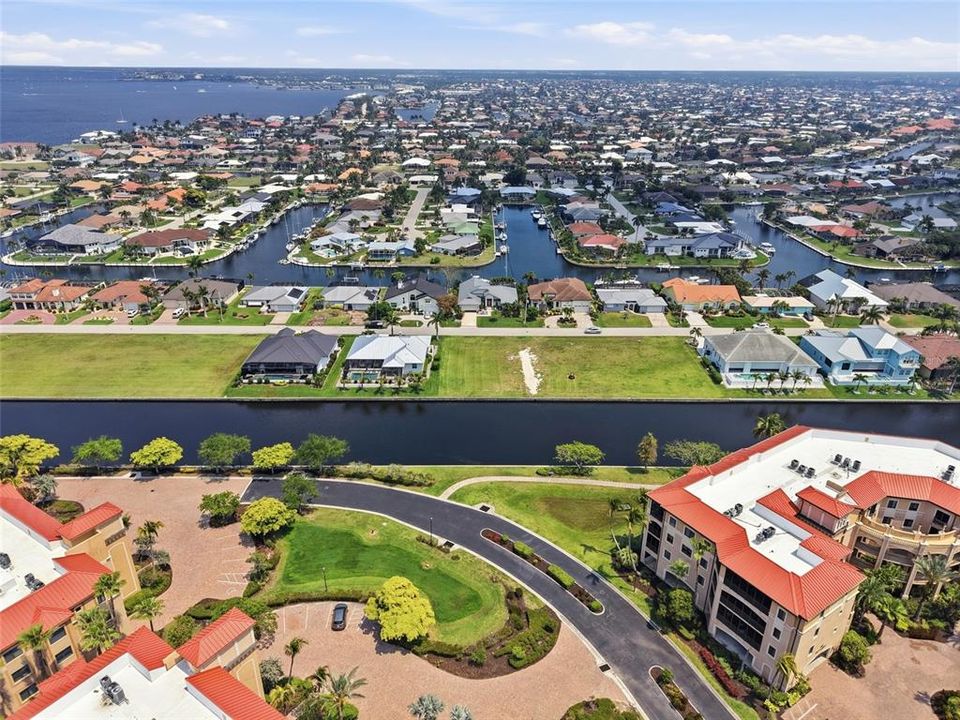 На продажу: $294,000 (0.22 acres)