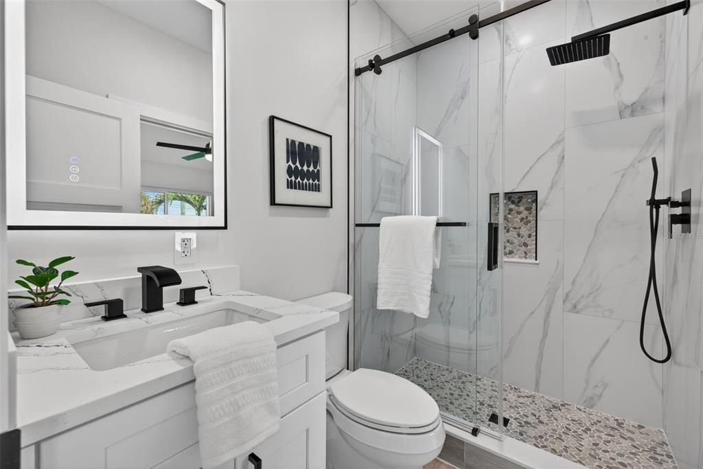 En Venta: $1,300,000 (4 camas, 4 baños, 2249 Pies cuadrados)