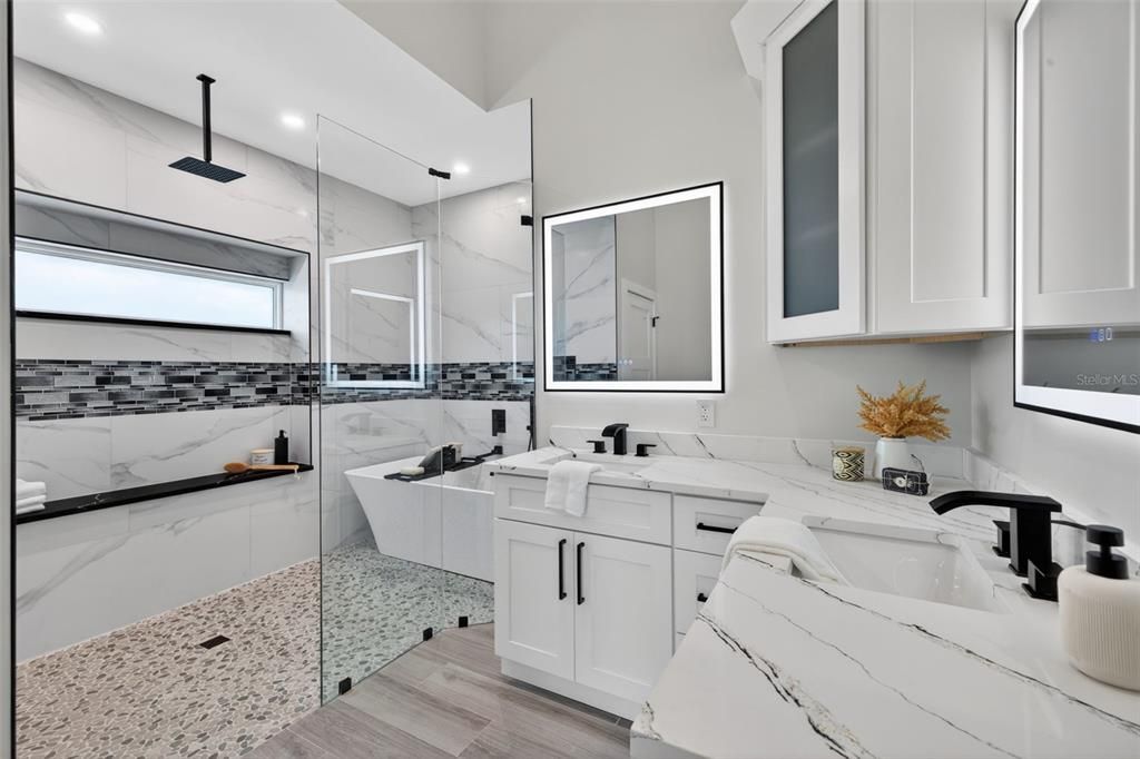En Venta: $1,300,000 (4 camas, 4 baños, 2249 Pies cuadrados)