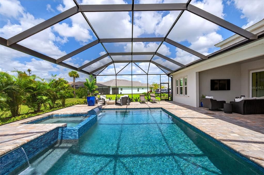 Activo con contrato: $1,295,000 (5 camas, 4 baños, 3167 Pies cuadrados)