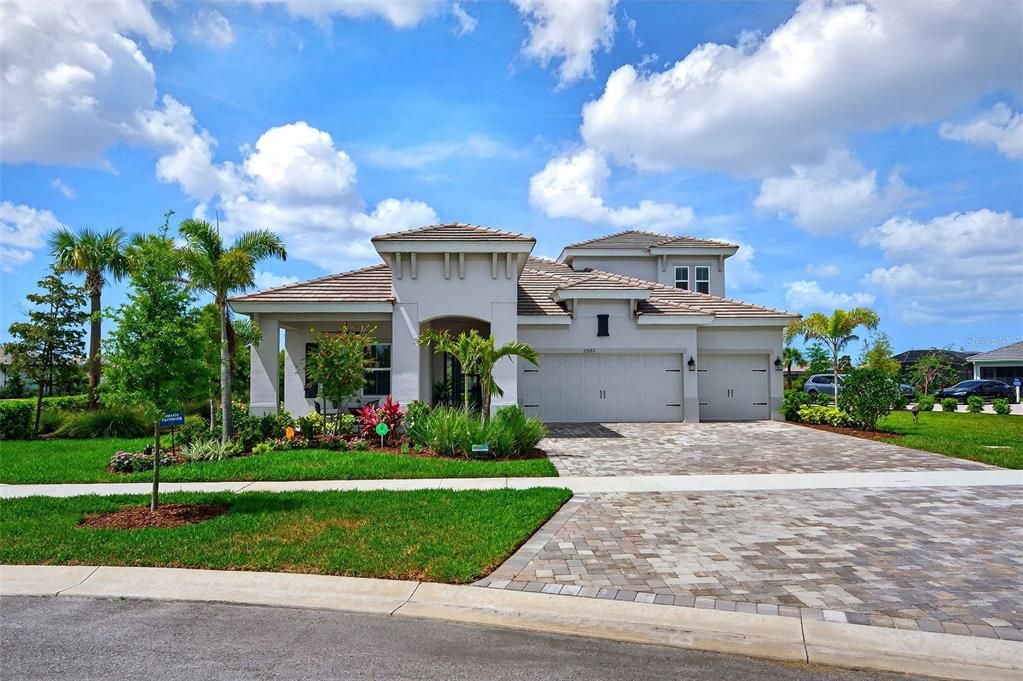 Activo con contrato: $1,295,000 (5 camas, 4 baños, 3167 Pies cuadrados)