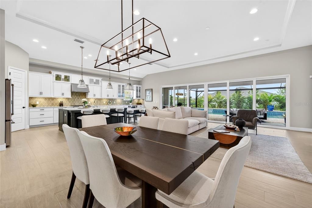 Activo con contrato: $1,295,000 (5 camas, 4 baños, 3167 Pies cuadrados)