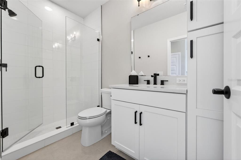 Activo con contrato: $1,295,000 (5 camas, 4 baños, 3167 Pies cuadrados)