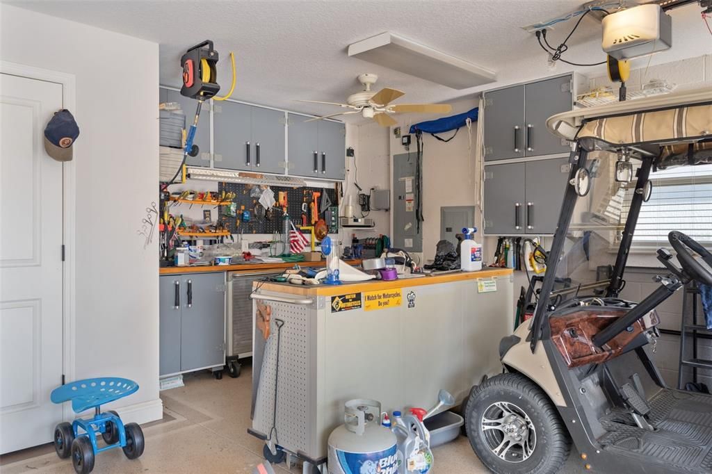 Activo con contrato: $899,000 (3 camas, 3 baños, 3054 Pies cuadrados)