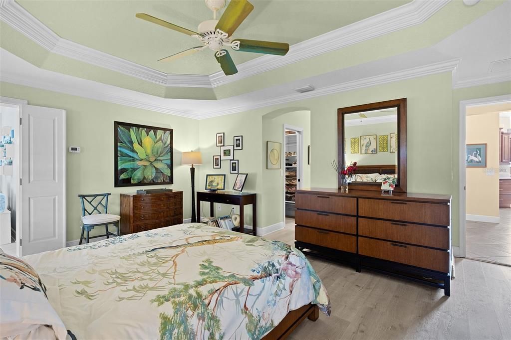 Activo con contrato: $899,000 (3 camas, 3 baños, 3054 Pies cuadrados)