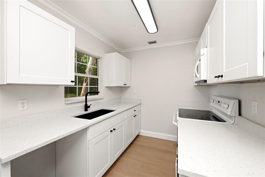 Activo con contrato: $199,900 (3 camas, 1 baños, 840 Pies cuadrados)