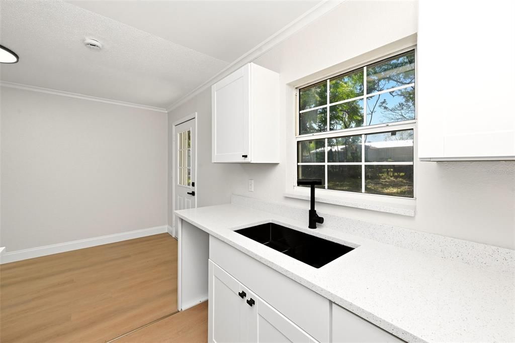 Activo con contrato: $199,900 (3 camas, 1 baños, 840 Pies cuadrados)