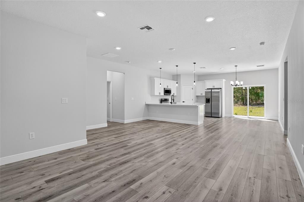 For Rent: $2,150 (4 beds, 2 baths, 1833 Square Feet)