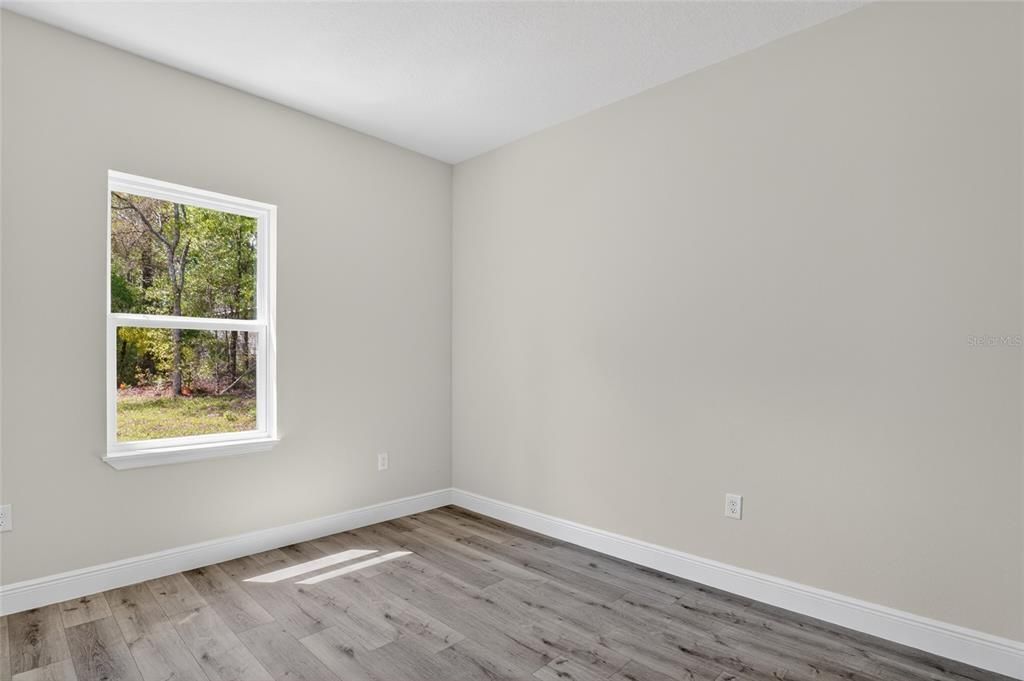 For Rent: $2,150 (4 beds, 2 baths, 1833 Square Feet)
