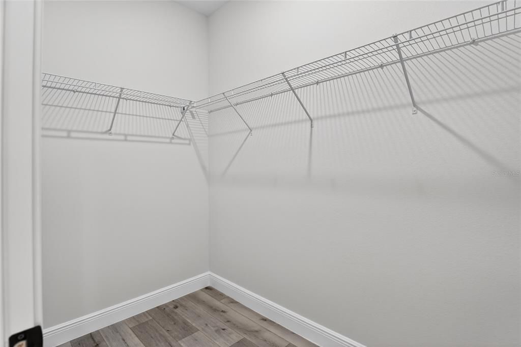 For Rent: $2,150 (4 beds, 2 baths, 1833 Square Feet)