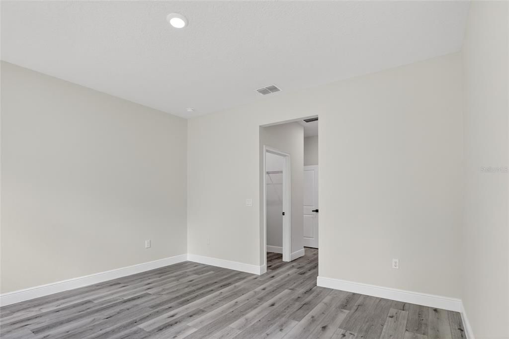 For Rent: $2,150 (4 beds, 2 baths, 1833 Square Feet)
