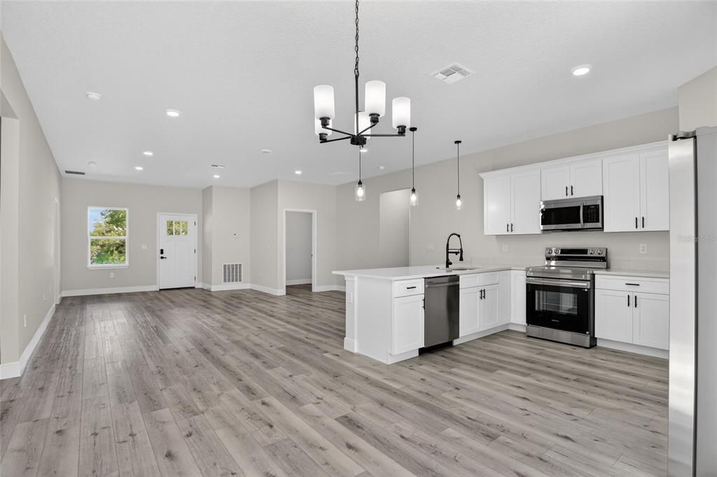 For Rent: $2,150 (4 beds, 2 baths, 1833 Square Feet)