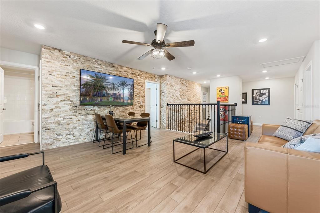 For Sale: $949,000 (9 beds, 5 baths, 4289 Square Feet)