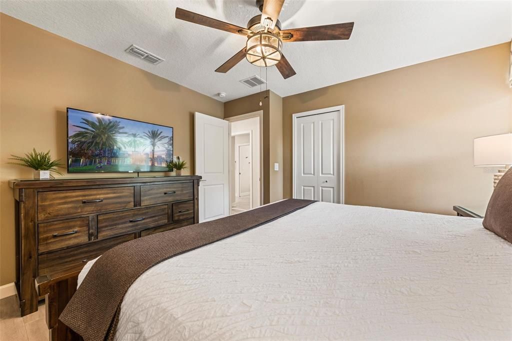 For Sale: $949,000 (9 beds, 5 baths, 4289 Square Feet)